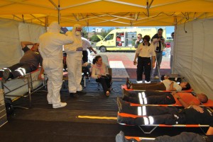 Los socios de proyecto de Madeira, al fondo de la foto, asisten al curso de asistencia en catástrofes en calidad de observadores 1p