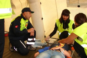 El Colegio de Enfermería de Tenerife y la Escuela de Ciencias de la Salud han organizado, junto con la Unidad Militar de Emergencia (UME), el simulacro de un seísmo con 40 víctimas