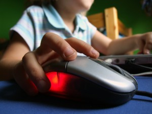 El 'rastreador' de porno infantil de la Policía detecta 100 presuntos pedófilos